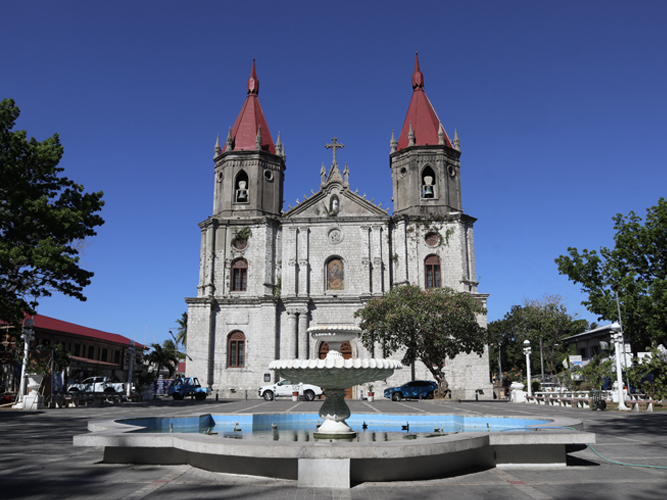 Molo Church / Molo Plaza